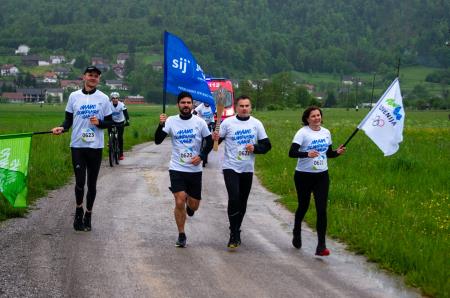KLJUB KISLEMU VREMENU JE SLOVENSKA OLIMPIJSKA BAKLA V BOROVNICO PRINESLA OLIMPIJSKI ŽAR 19